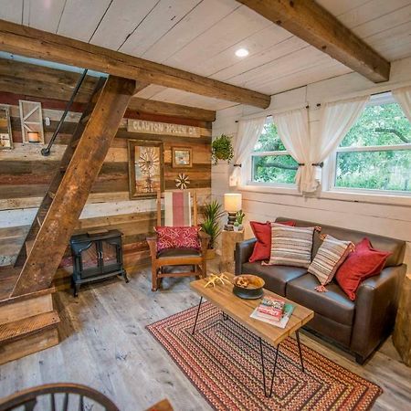 Cozy Cabin Little Red Hen 12 Min To Magnolia Уэйко Экстерьер фото